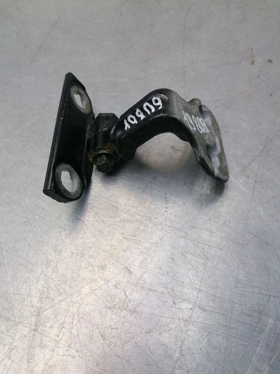Rear door upper hinge 8X23F228A67AC