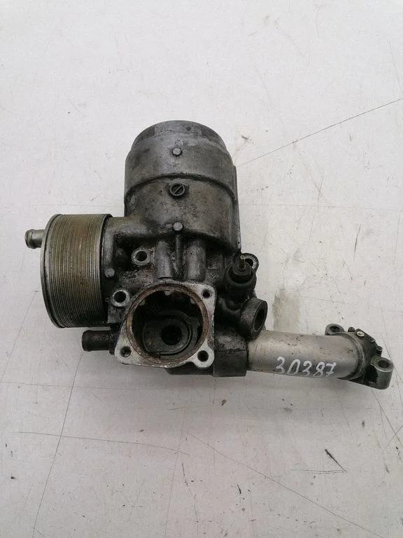 Oil filter mounting bracket