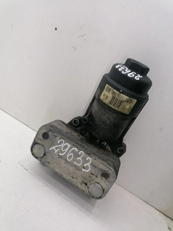 Oil filter mounting bracket 90571673