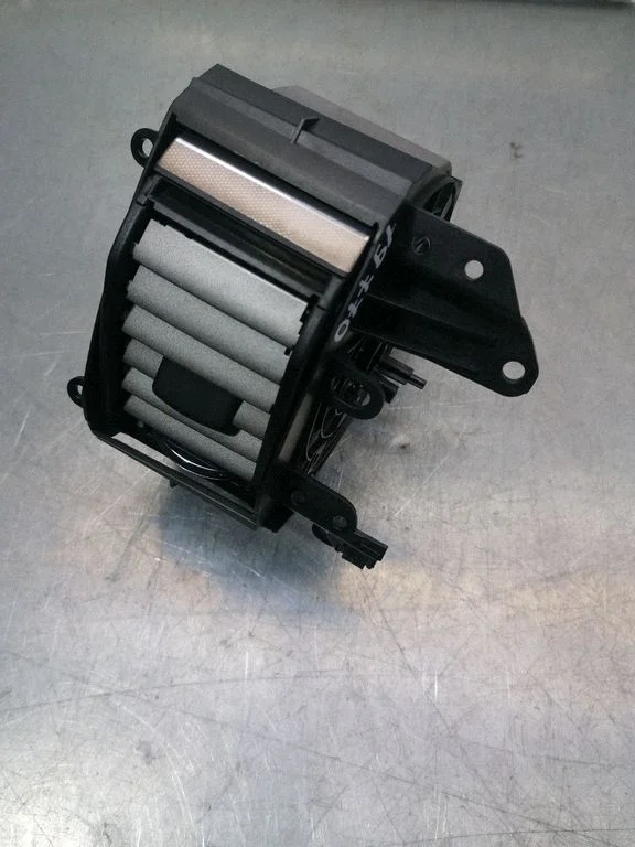 Dash center air vent grill 8X2319K617BH