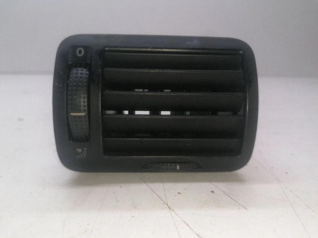 Dash center air vent grill – Volkswagen Passat B5.5 (2001-2005)