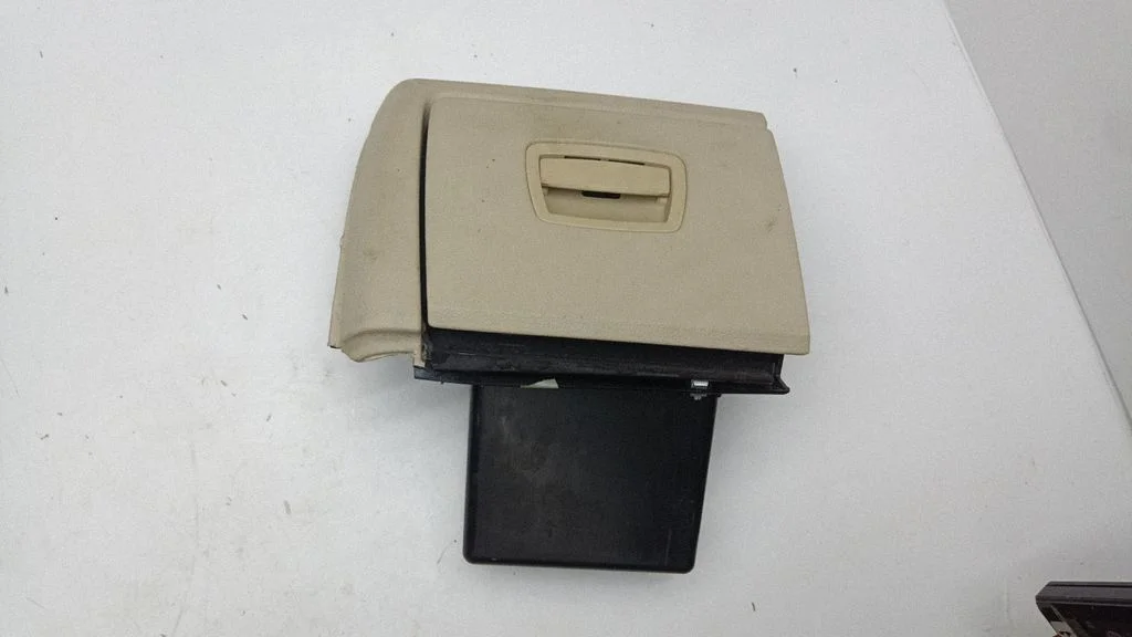 Glove box 72458410