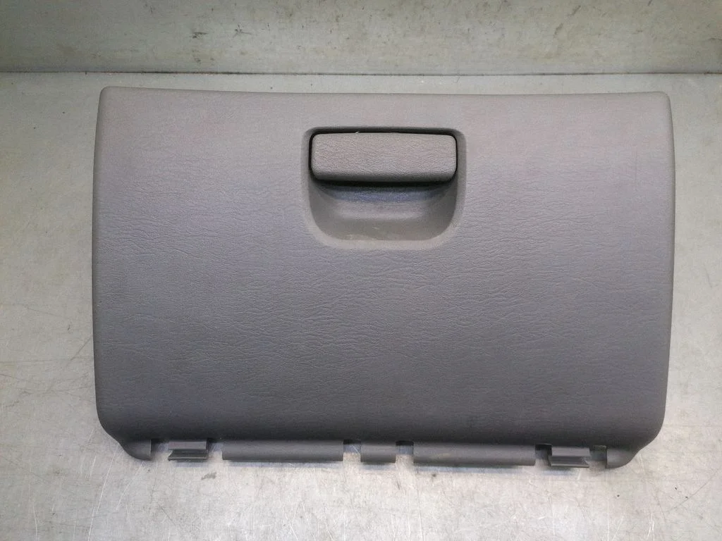 Glove box