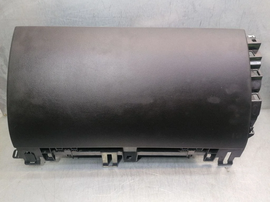 Glove box – front right