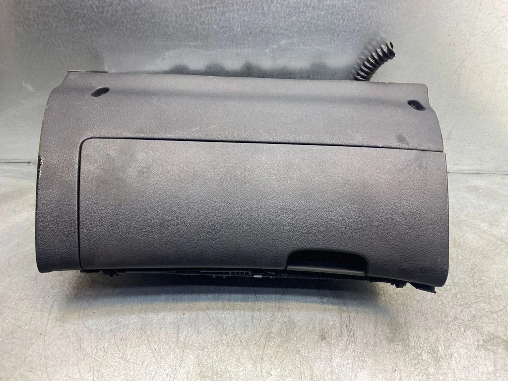 Glove box 1Z1857097L047H
