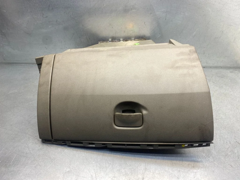 Glove box 8200407713
