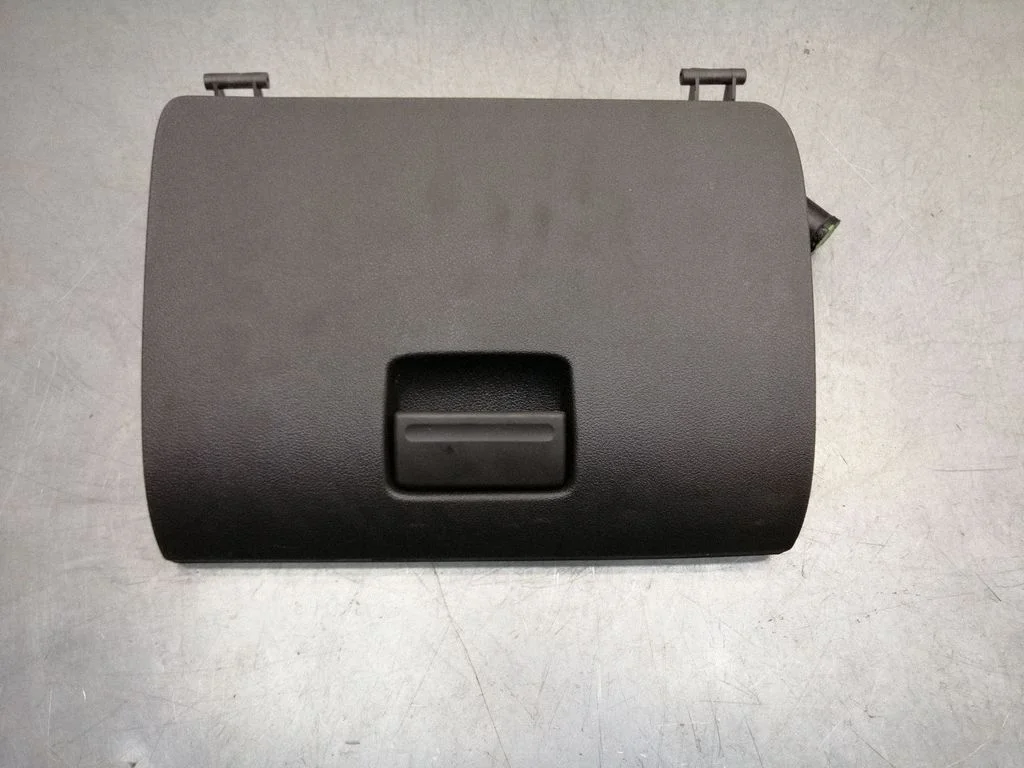 Glove box