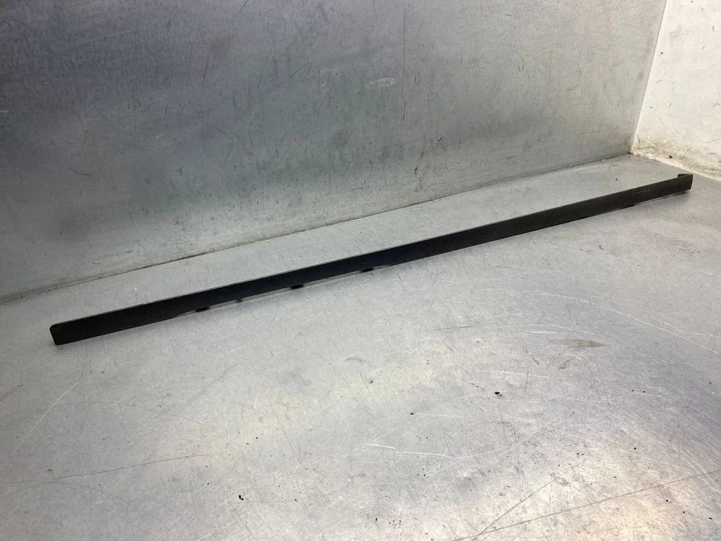 Dashboard glove box trim – Seat Alhambra (Mk1) (1996-2010)