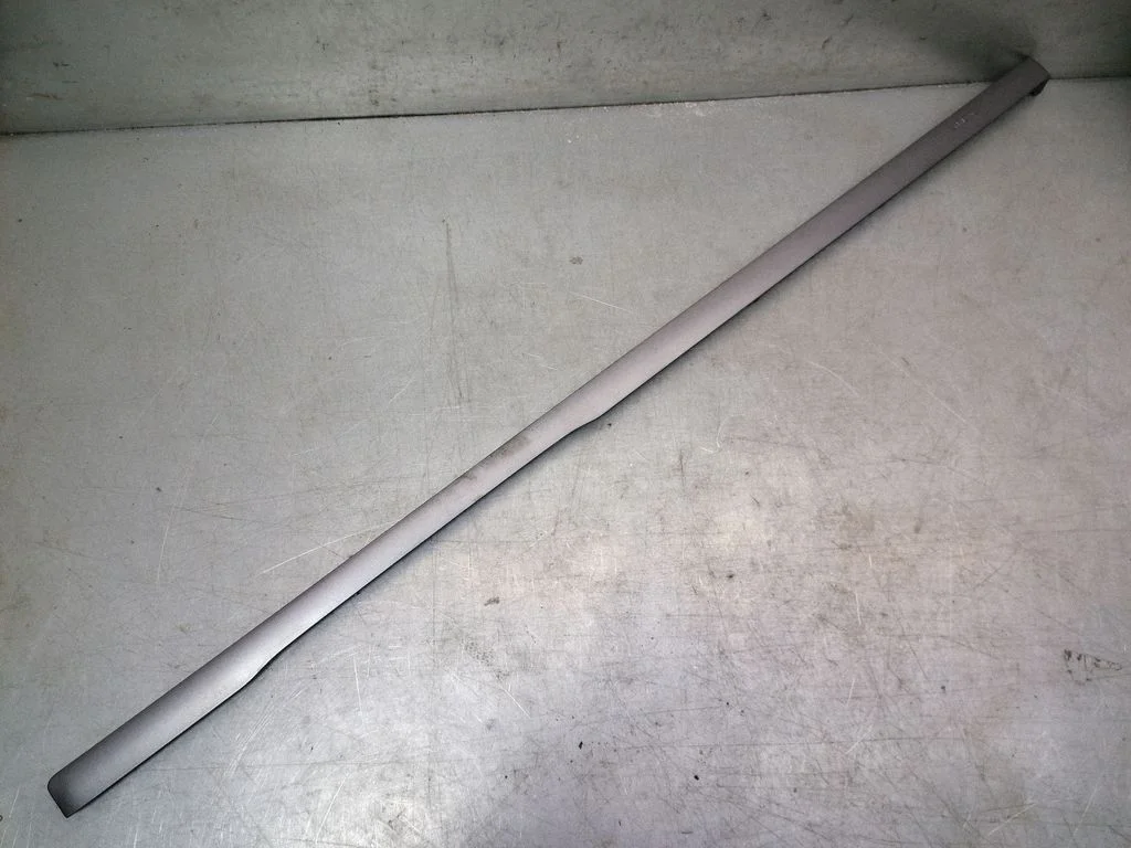 Dashboard glove box trim – Seat Alhambra (Mk1) (1996-2010)