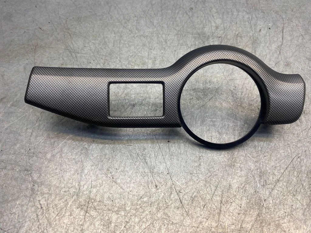 Dashboard glove box trim 1Z1858417
