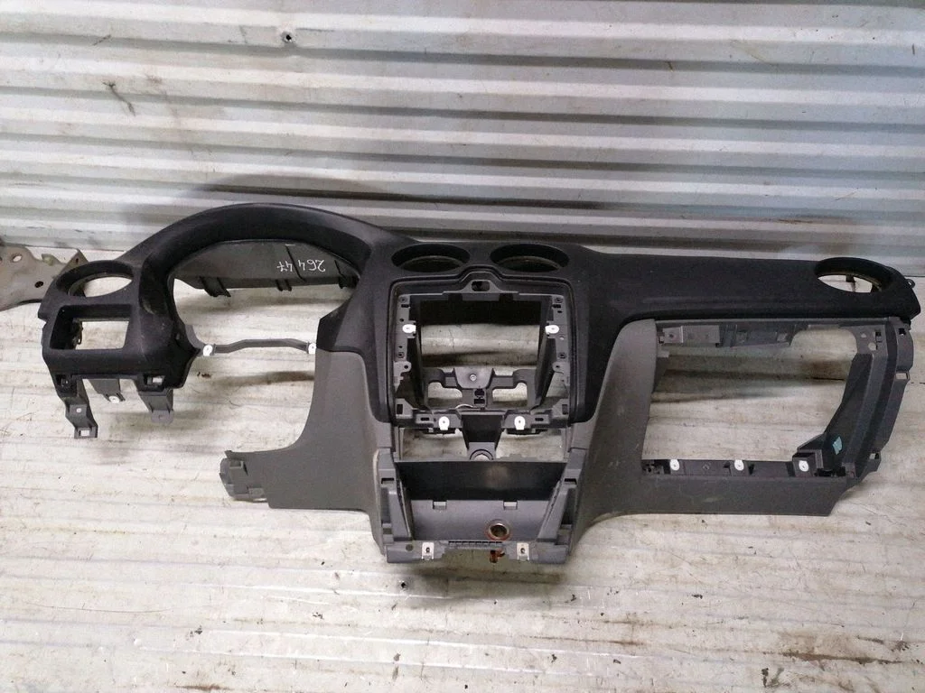 Deska rozdzielcza 4M5XA04320ABW