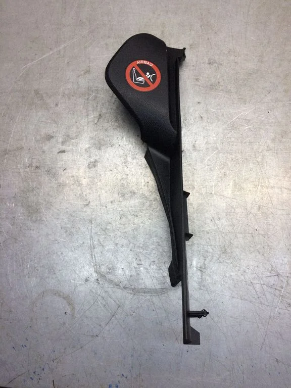 Dashboard side end trim 6M21U044C60A