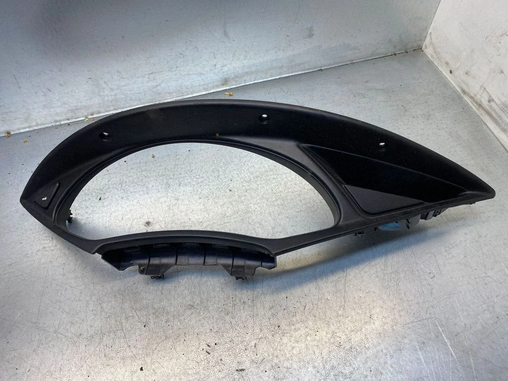 Dashboard trim – Ford Focus (1998-2004)