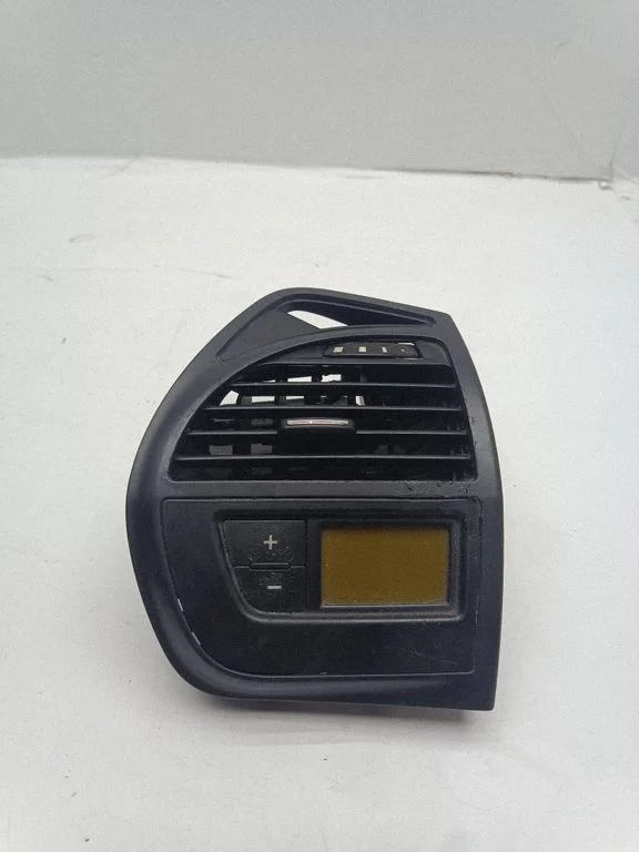 Dashboard side air vent grill/cover trim 303814W