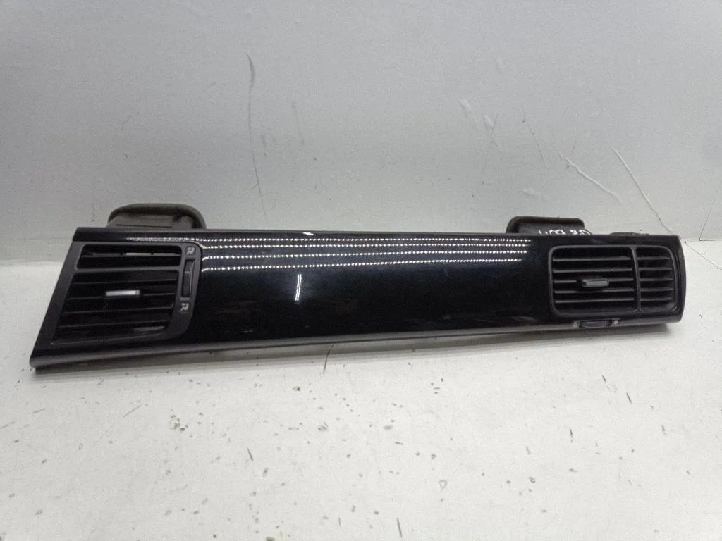 Armatuurlaua külje õhutusresti kate 77630SJDG020