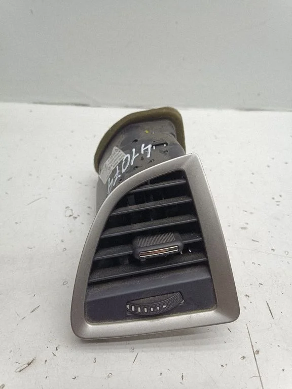 Dashboard side air vent grill/cover trim 13300541