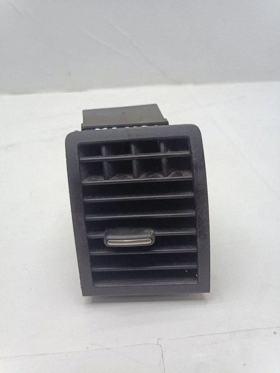 Dashboard side air vent grill/cover trim – Volkswagen Touareg I (2002-2010)