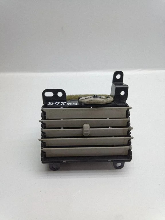 Dashboard side air vent grill/cover trim L0040254AA01