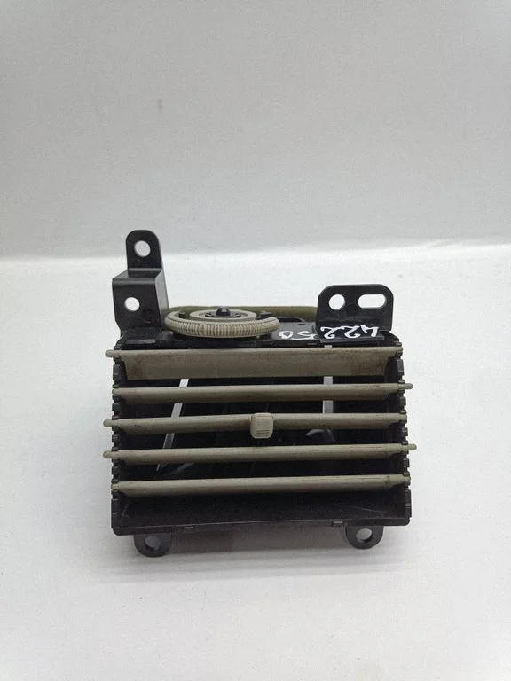 Dashboard side air vent grill/cover trim L0049250AA01