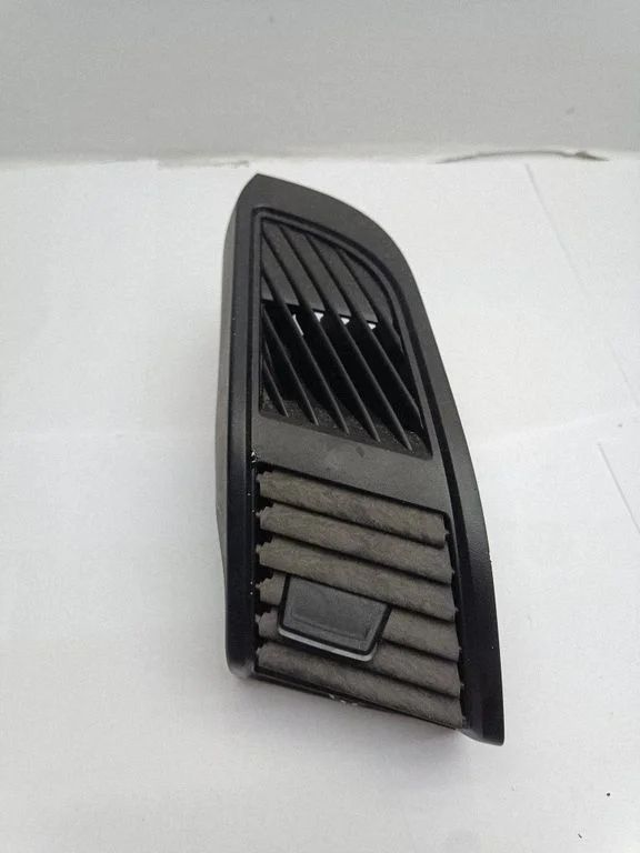 Dashboard side air vent grill/cover trim – left