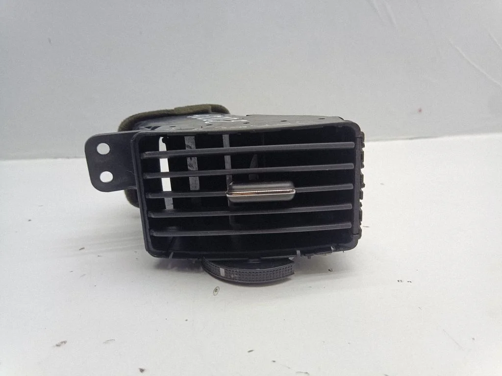 Dashboard side air vent grill/cover trim 5565064010