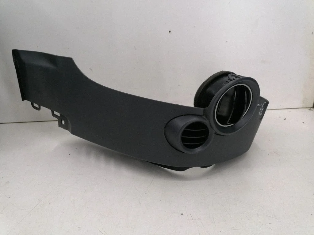 Dashboard side air vent grill/cover trim MN140559