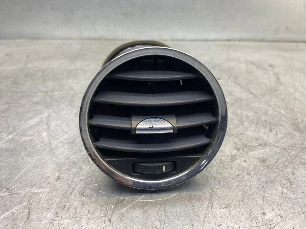 Dashboard side air vent grill/cover trim 96661704