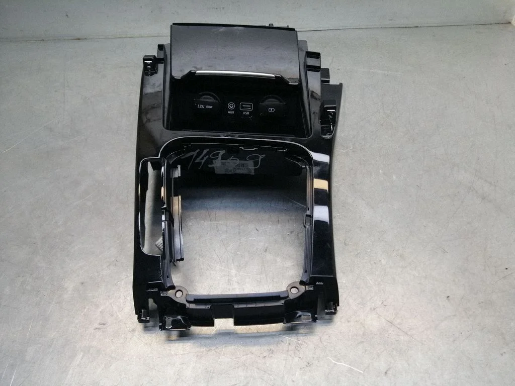 Gear shifter surround trim plastic 84651J7000