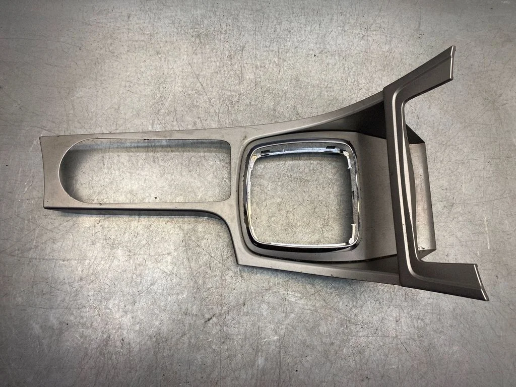 Gear shifter surround trim plastic 7S71A045H20NG37QC