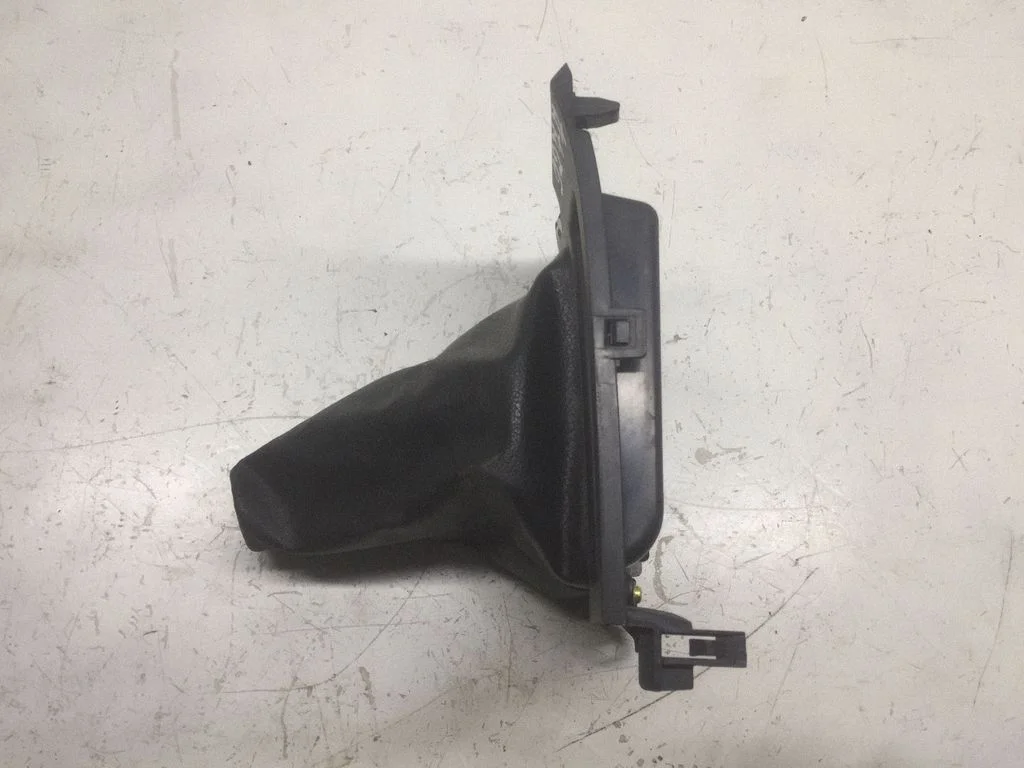 Gear shifter surround trim plastic – Mazda 3 I (2003-2006)
