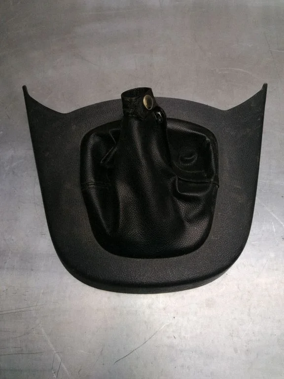 Gear shifter surround trim plastic 846501D300