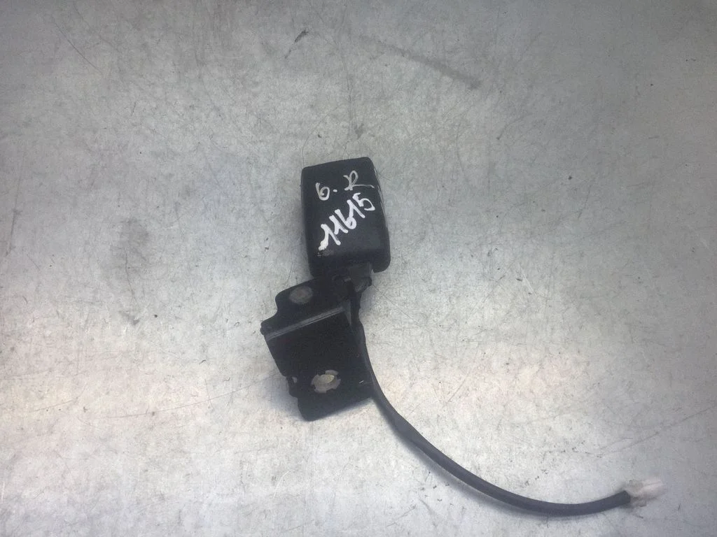 Rear seatbelt buckle 07072413