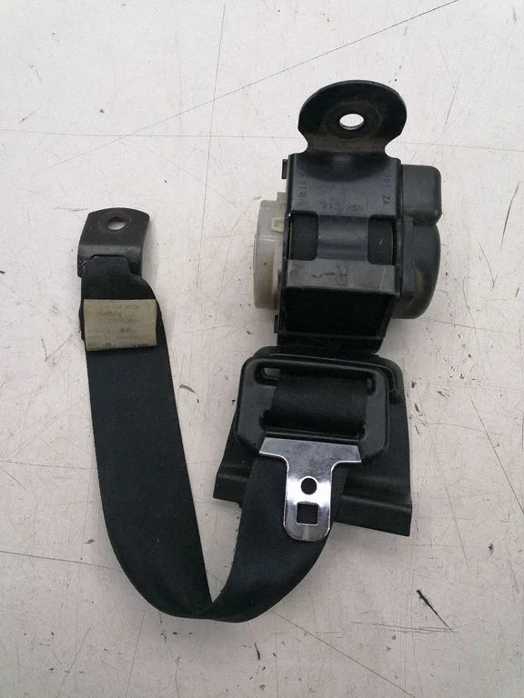 Rear seatbelt E40420071