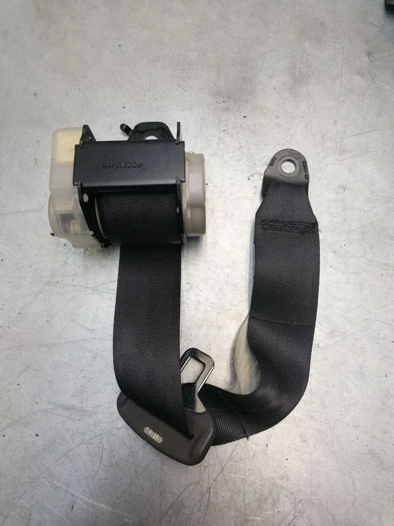 Rear seatbelt – right
