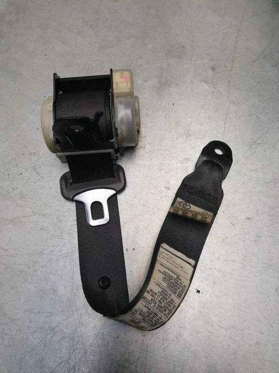 Rear seatbelt – Toyota Prius (XW10) (1997-2003)