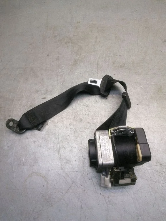 Rear seatbelt 00064684
