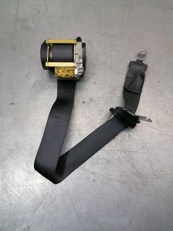 Rear seatbelt B507744