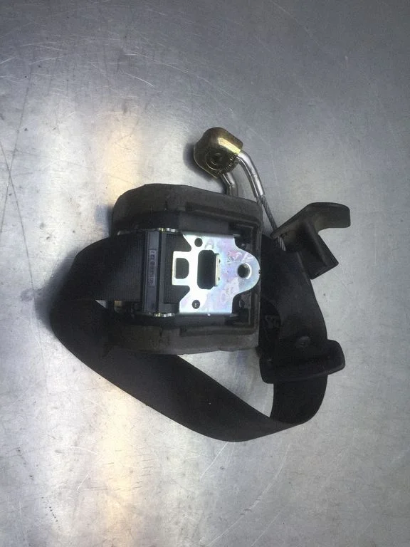 Rear seatbelt 8E5857807