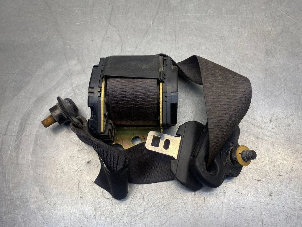 Rear seatbelt – Land Rover Freelander (1996-2006)