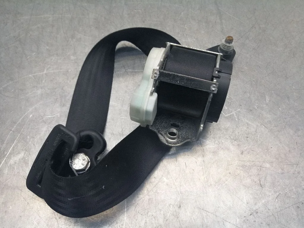 Rear seatbelt – right