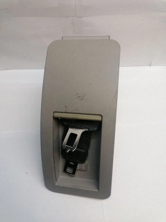 Middle seatbelt (rear)