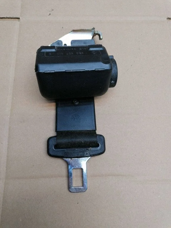 Middle seatbelt (rear) 3B0857813B