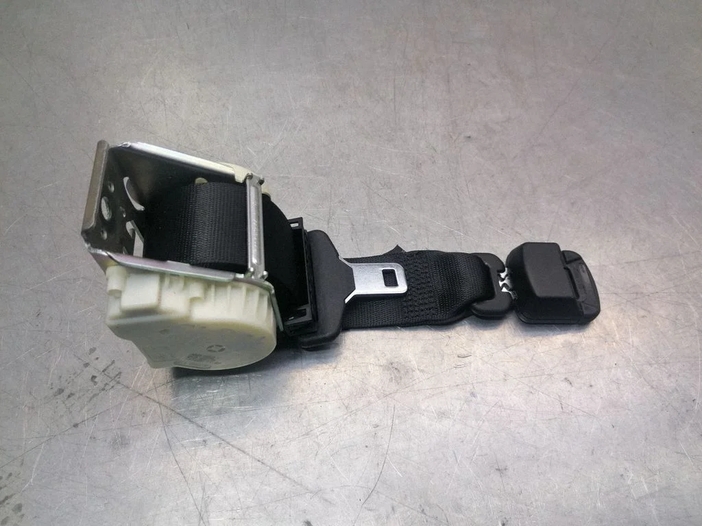Middle seatbelt (rear) 8X23F600A38