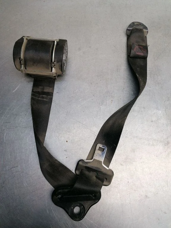 Rear seatbelt E20406061