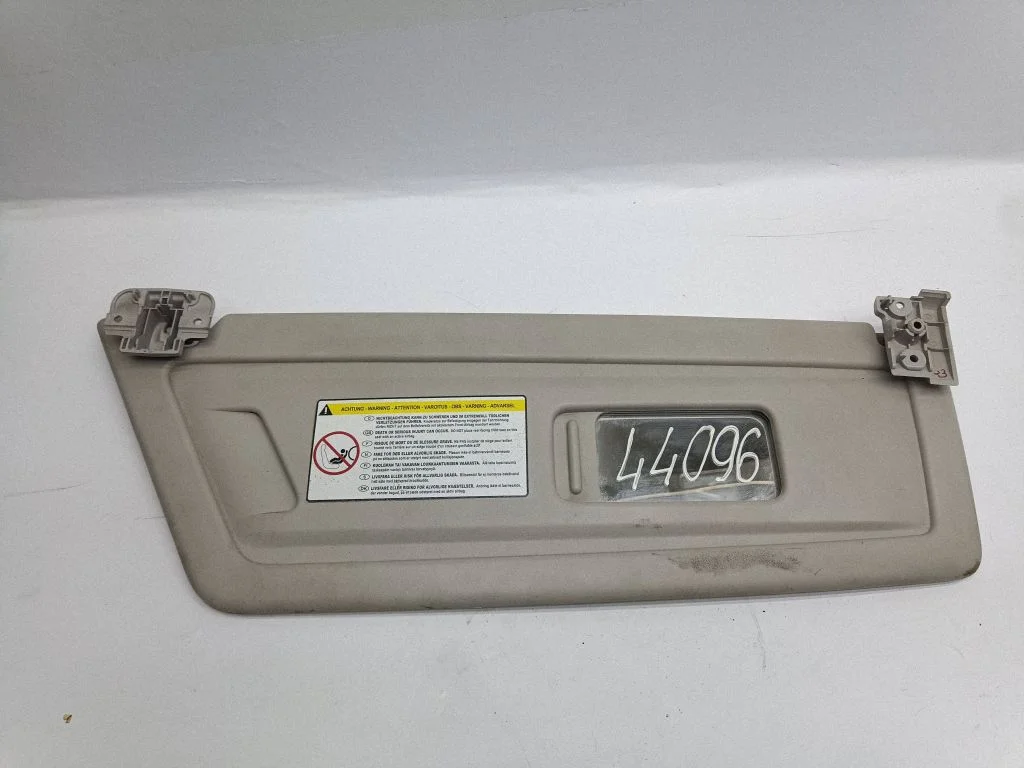 Sun visor – right