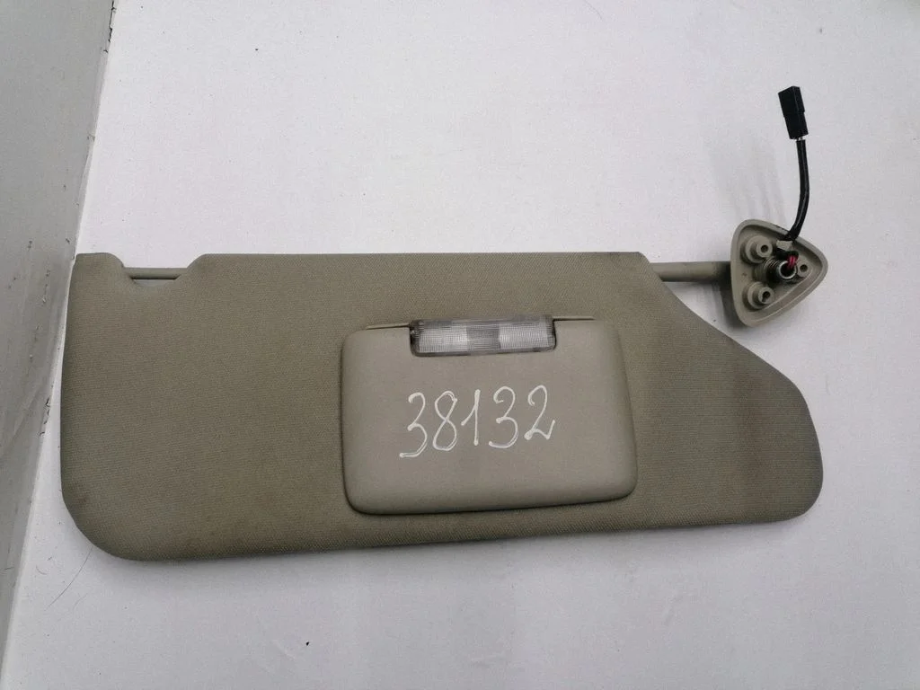 Sun visor – right