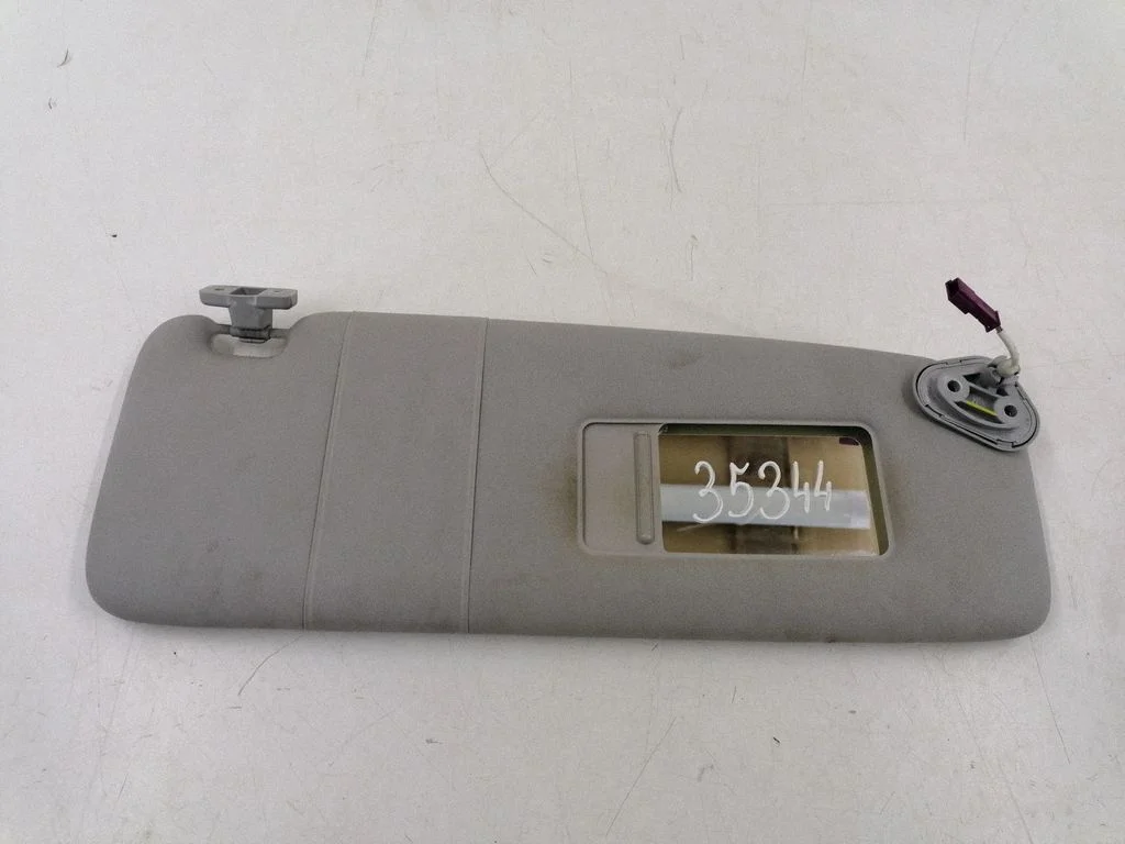 Sun visor – right