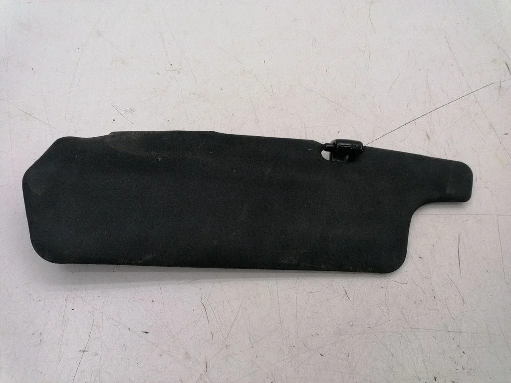 Sun visor – right