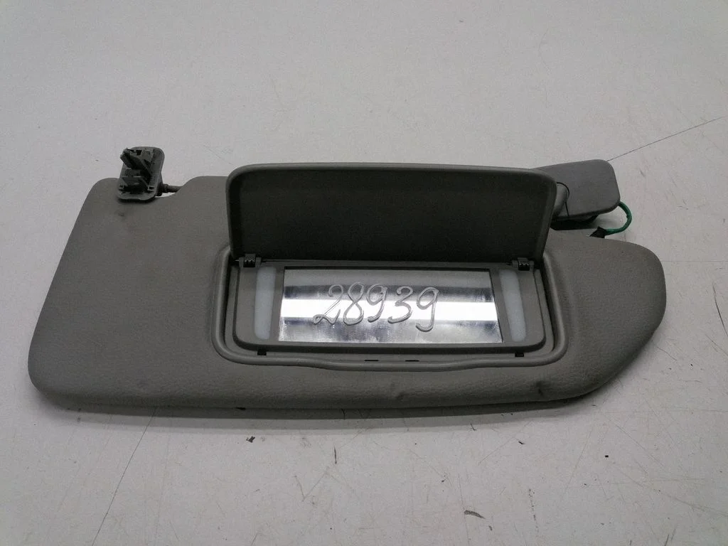 Sun visor – right