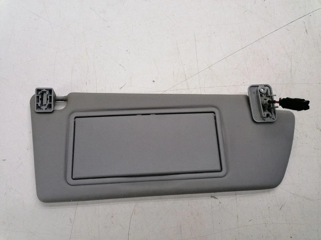 Sun visor – right